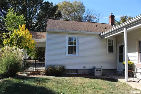 2024 S Walnut St, Springfield, IL 62704 photo 4