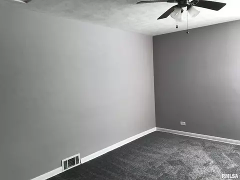 3001 S 12th St, Springfield, IL 62703 photo 9
