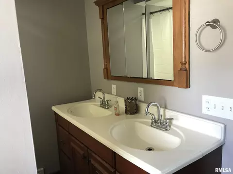 3001 S 12th St, Springfield, IL 62703 photo 11