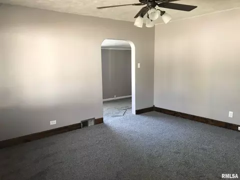 3001 S 12th St, Springfield, IL 62703 photo 5