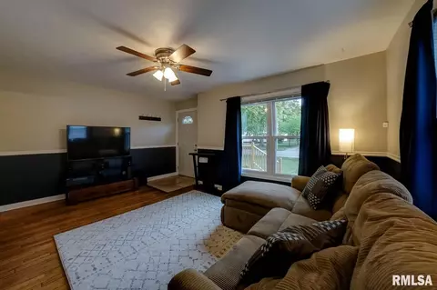 2118 E Hood St, Springfield, IL 62703 photo 2