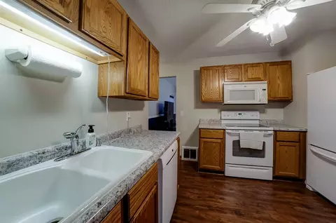 2118 E Hood St, Springfield, IL 62703 photo 11