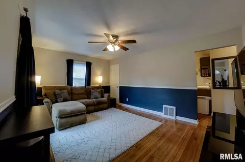 2118 E Hood St, Springfield, IL 62703 photo 3