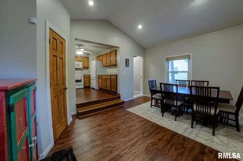 2118 E Hood St, Springfield, IL 62703 photo 6