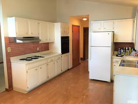 2405 Dunwich Dr, Springfield, IL 62702 photo 7
