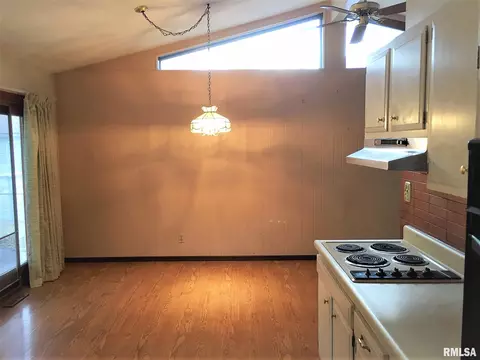 2405 Dunwich Dr, Springfield, IL 62702 photo 6