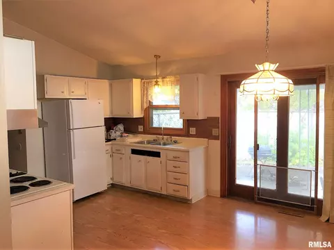 2405 Dunwich Dr, Springfield, IL 62702 photo 8