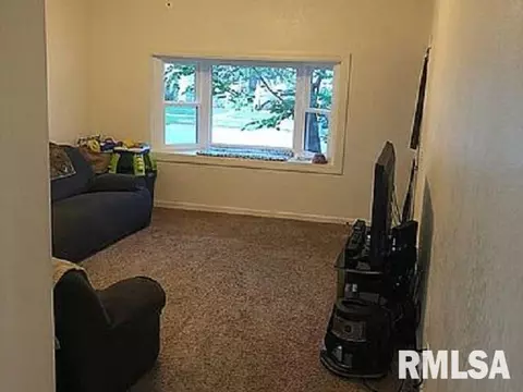 1033 N 2nd St, Springfield, IL 62702 photo 3
