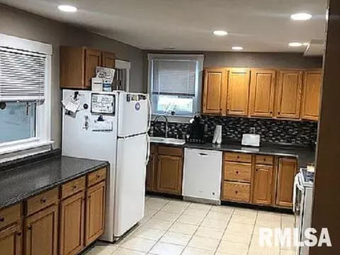 1033 N 2nd St, Springfield, IL 62702 photo 5