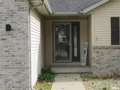 14 Spring Rd, Riverton, IL 62561 photo 2