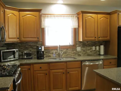 14 Spring Rd, Riverton, IL 62561 photo 9