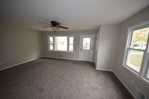 22 Rosaria Rd, Springfield, IL 62702 photo 2
