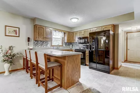 2524 Columbus Cir, Springfield, IL 62703 photo 9