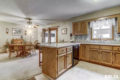 2524 Columbus Cir, Springfield, IL 62703 photo 5