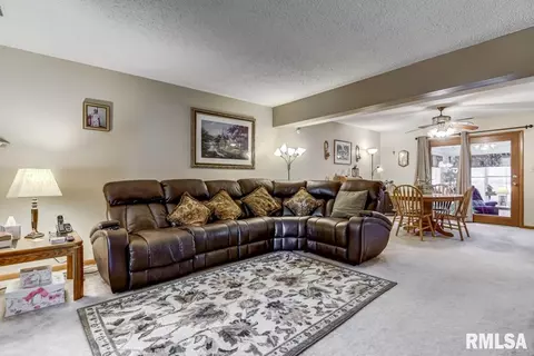 2524 Columbus Cir, Springfield, IL 62703 photo 3