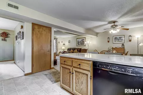 2524 Columbus Cir, Springfield, IL 62703 photo 6