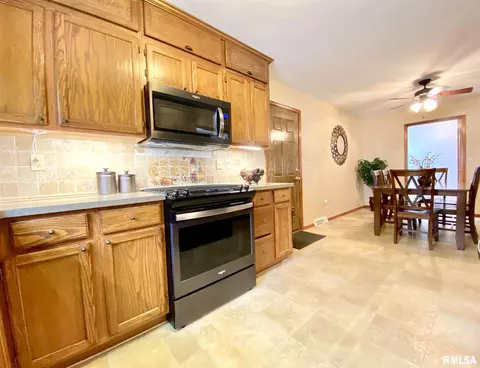 1408 E Hoechester Rd, Springfield, IL 62712 photo 9
