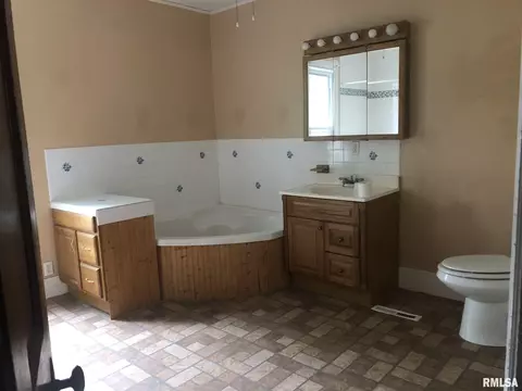 213 N Oak St, Bluffs, IL 62621 photo 5