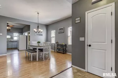127 W Elliott Ave, Springfield, IL 62702 photo 14