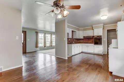 2352 Blackhawk Ave, Springfield, IL 62702 photo 8
