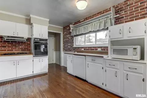 2352 Blackhawk Ave, Springfield, IL 62702 photo 12