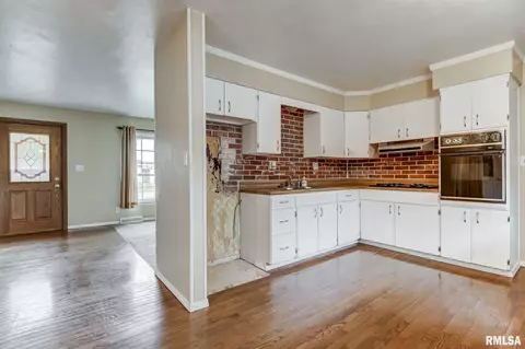 2352 Blackhawk Ave, Springfield, IL 62702 photo 10