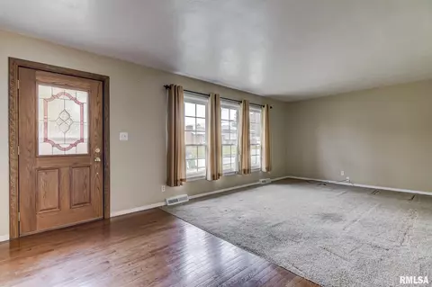 2352 Blackhawk Ave, Springfield, IL 62702 photo 3