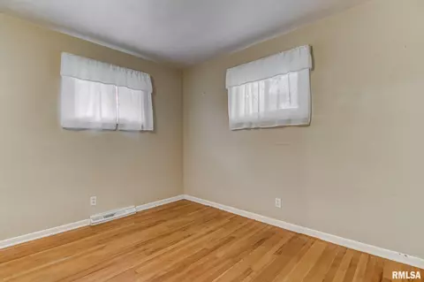 2352 Blackhawk Ave, Springfield, IL 62702 photo 18
