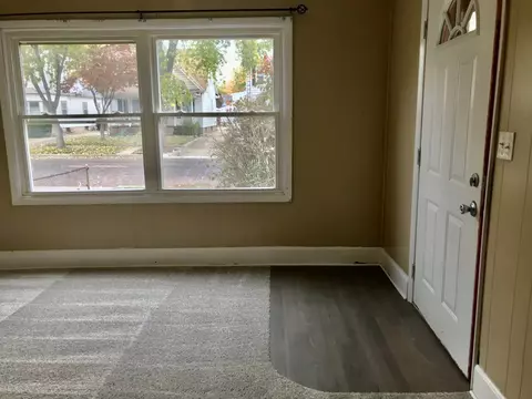 1043 N 1st St, Springfield, IL 62702 photo 5