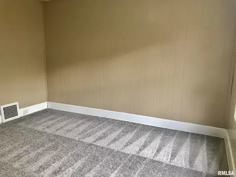 1043 N 1st St, Springfield, IL 62702 photo 6