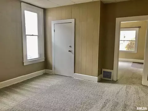 1043 N 1st St, Springfield, IL 62702 photo 14