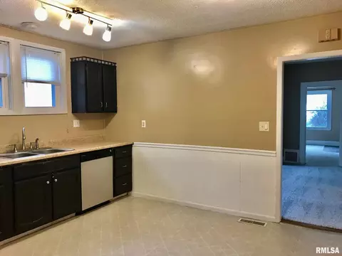 1043 N 1st St, Springfield, IL 62702 photo 18