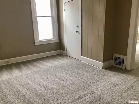 1043 N 1st St, Springfield, IL 62702 photo 13