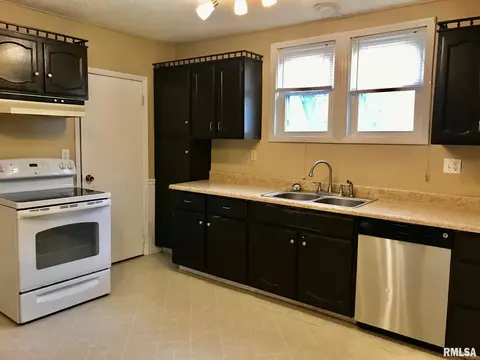 1043 N 1st St, Springfield, IL 62702 photo 16