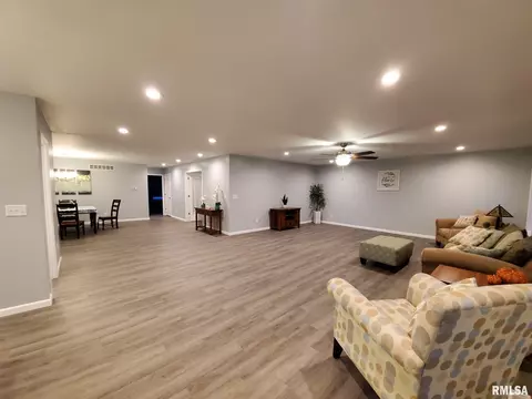 2424 E Lake Shore Dr, Springfield, IL 62712 photo 13