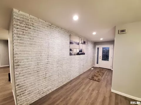 2424 E Lake Shore Dr, Springfield, IL 62712 photo 2