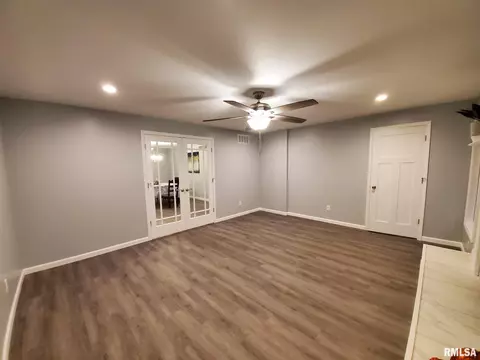 2424 E Lake Shore Dr, Springfield, IL 62712 photo 8