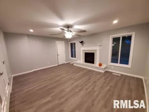 2424 E Lake Shore Dr, Springfield, IL 62712 photo 9