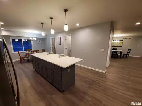 2424 E Lake Shore Dr, Springfield, IL 62712 photo 17