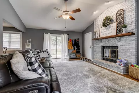 1509 Devonwood Dr, Springfield, IL 62707 photo 7