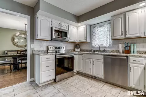 1509 Devonwood Dr, Springfield, IL 62707 photo 9