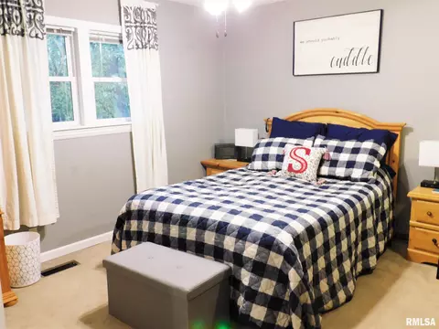 1373 Crestview Dr, Springfield, IL 62702 photo 10