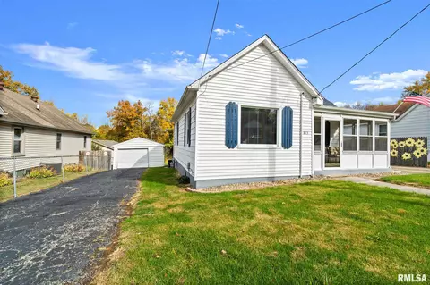 813 E Madison St, Riverton, IL 62561 photo 2