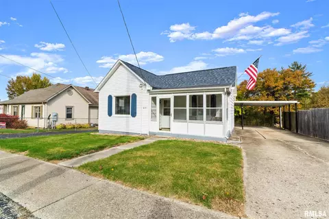 813 E Madison St, Riverton, IL 62561 photo 3
