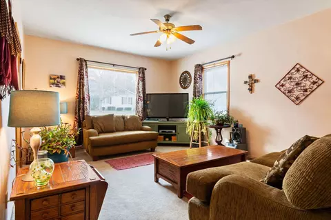 813 E Madison St, Riverton, IL 62561 photo 6
