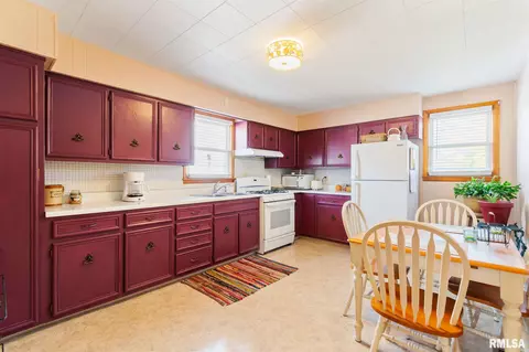 813 E Madison St, Riverton, IL 62561 photo 8