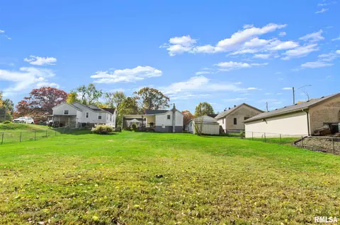 813 E Madison St, Riverton, IL 62561 photo 21