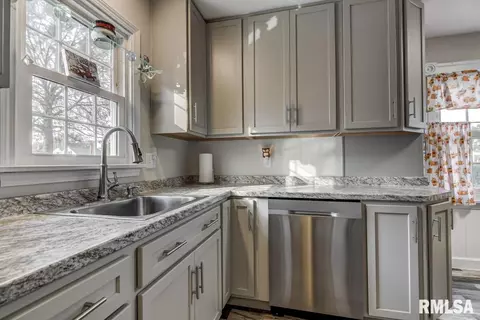 2024 N 6th St, Springfield, IL 62702 photo 10