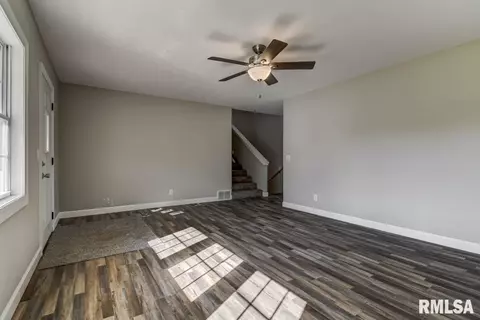 203 Hickory St, Athens, IL 62613 photo 4