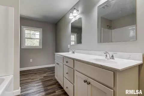 203 Hickory St, Athens, IL 62613 photo 14